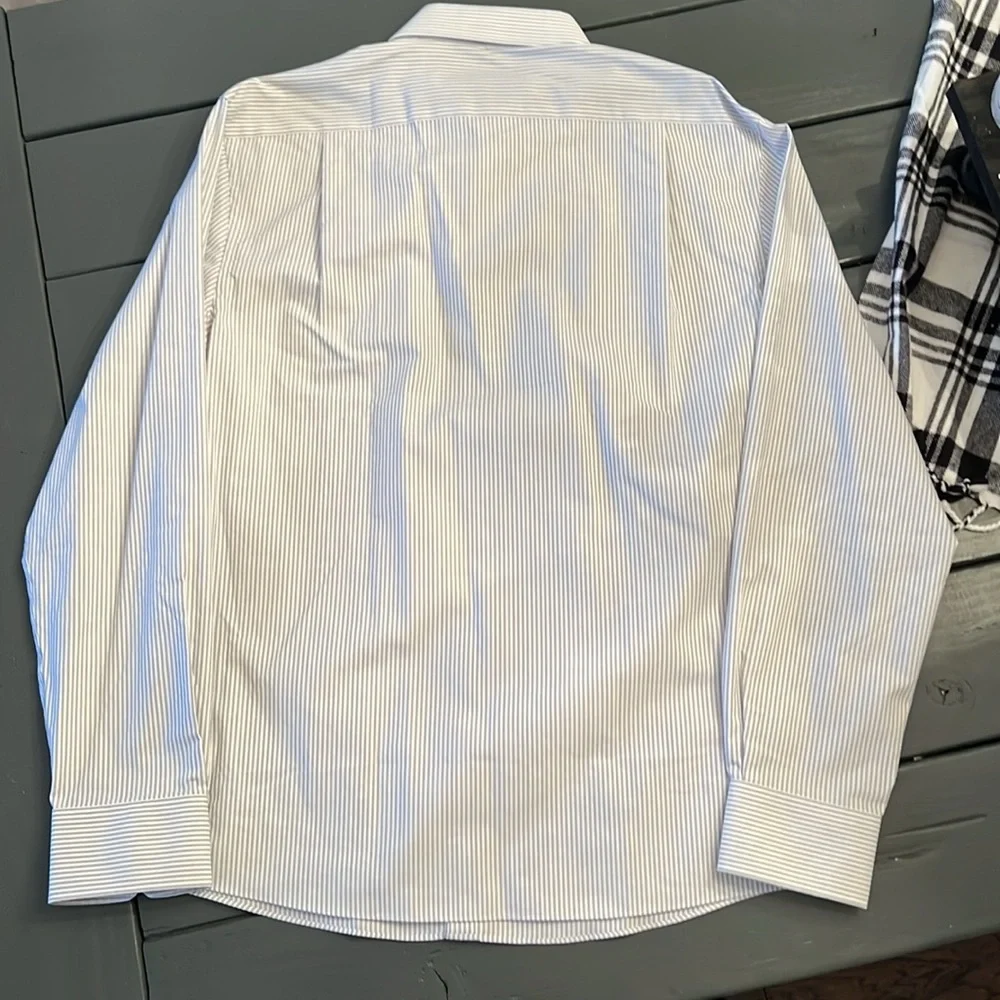 NWT Tommy Hilfiger Button Down - Picture 9 of 9